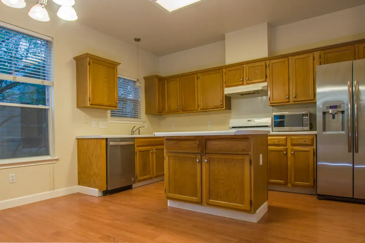 Luling — Kitchen — before